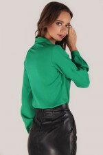 Блузка зеленая